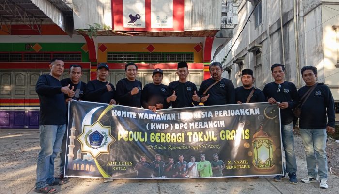 Buka Puasa Gratis, KWIP DCP Merangin Jambi Bagikan Ratusan Takjil 