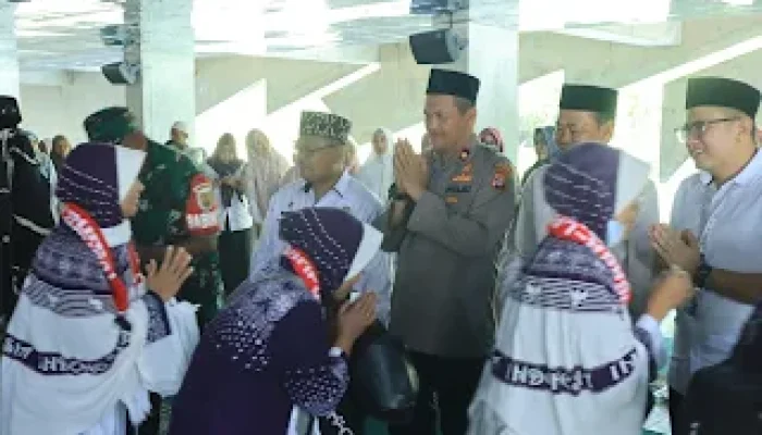 Wakapolres Tubaba Hadiri Pelepasan Pemberangkatan Jamaah Haji Tahun 2025