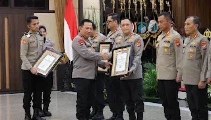 Capaian IKPA, Kapolri Berikan Penghargaan ke Kapolda Lampung