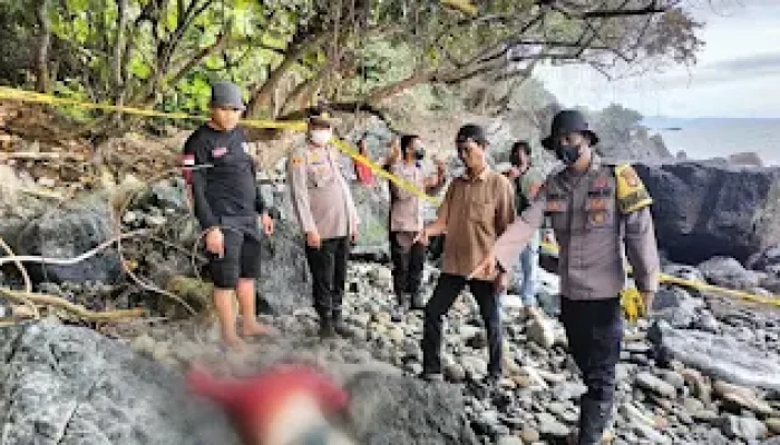 Viral !! Penemuan Sosok Mayat Pria di Pinggir Pantai Cukuh Pandan