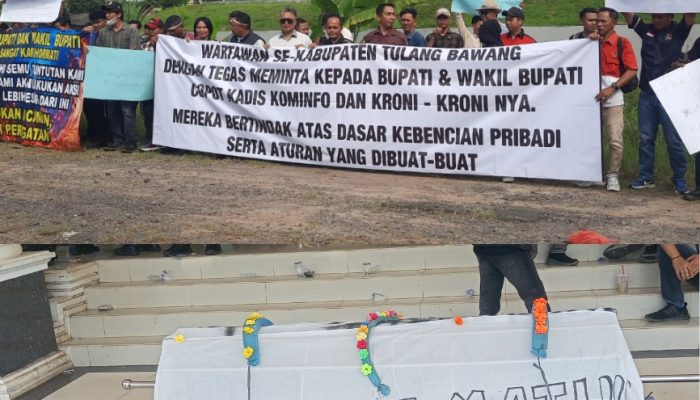 Desak Copot Kadis Kominfo Tuba, FWTB Gelar Aksi Damai Bawakan Keranda