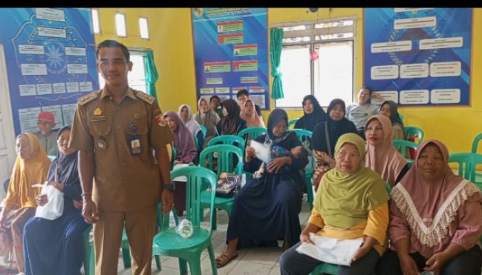 Penyaluran BLTS di Kantor Kelurahan, Eko Nurhidayat : Semoga Bermanfaat