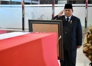 Tiga Prajurit TNI Gugur, Presiden Prabowo Berikan Penghormatan Terakhir