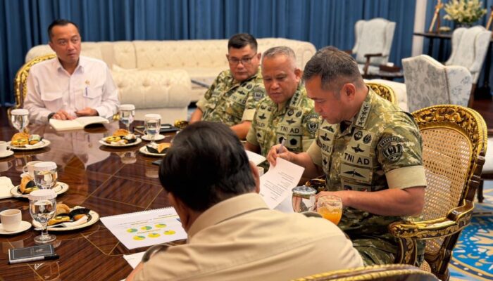 Terdampak Bencana, Presiden Prabowo Terima Laporan Pembangunan 300 Jembatan dan Renovasi Sekolah