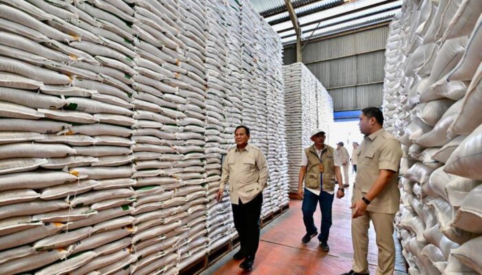 Pastikan Stok Aman, Presiden Prabowo Sidak ke Gudang Bulog